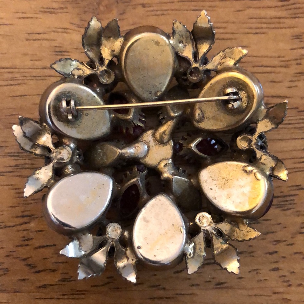 Red and Gold Brooch - Picture 2 of 3